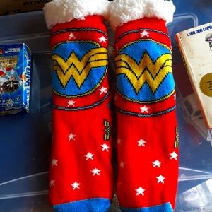 DC COMICS WONDER WOMAN THICK SLIPPERS NRMINT CONDITION